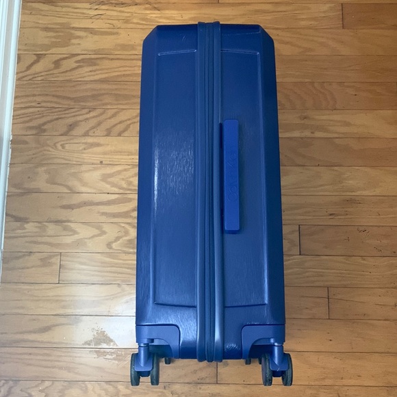 Calvin Klein Royal Blue Hard-Case 24” Suit Case - Picture 8 of 17